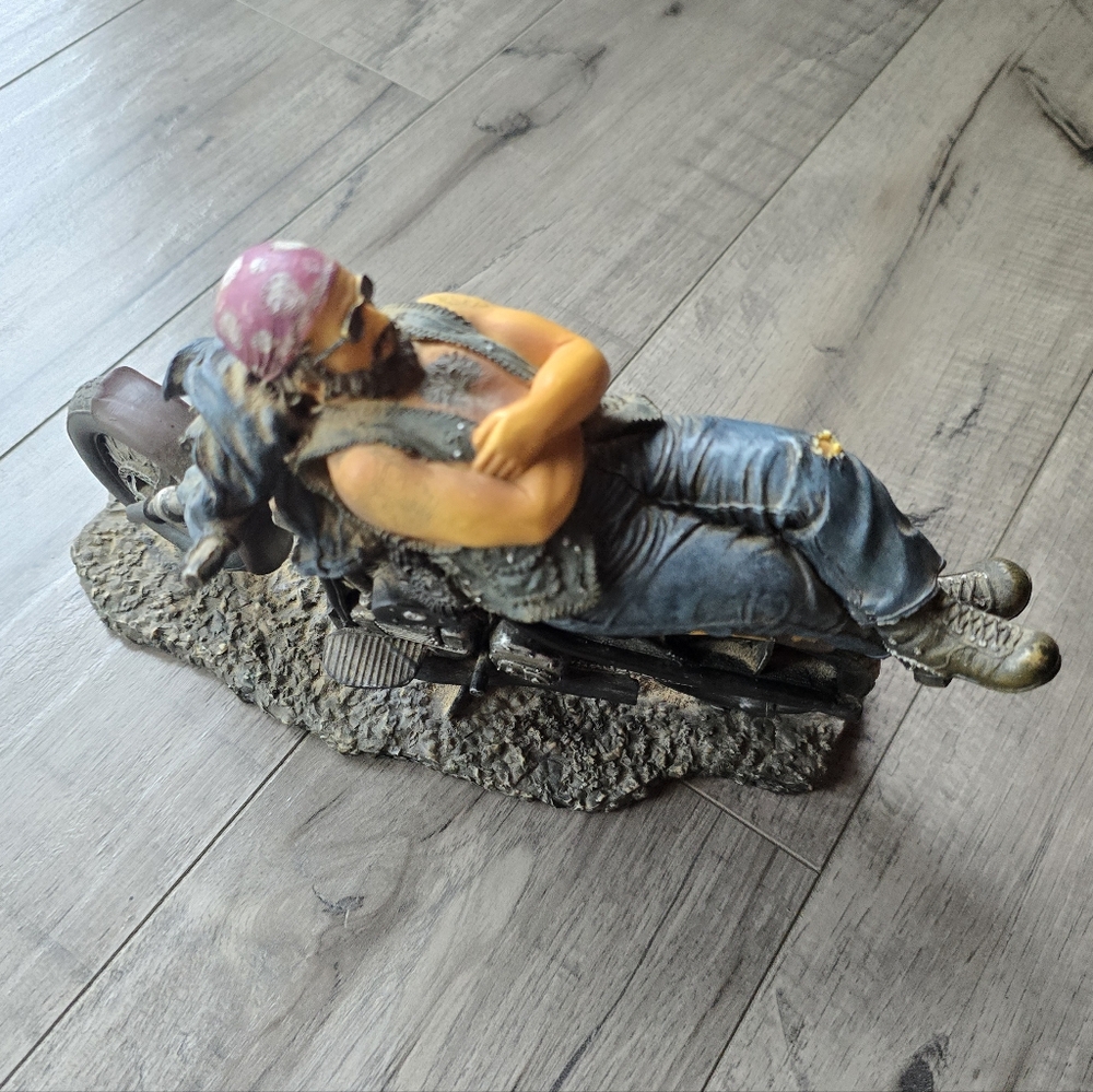Sturgess Biker On Motorcycle Ceramic Figurine - Picture 6 of 11